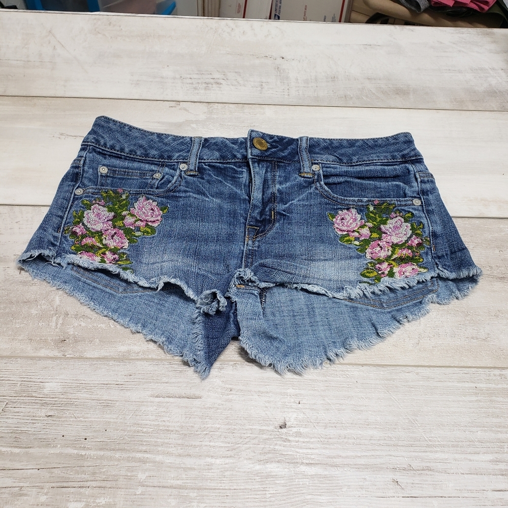 American Eagle Denim Low Rise Micro Short Size 4 Y2Kl Floral Embroidered